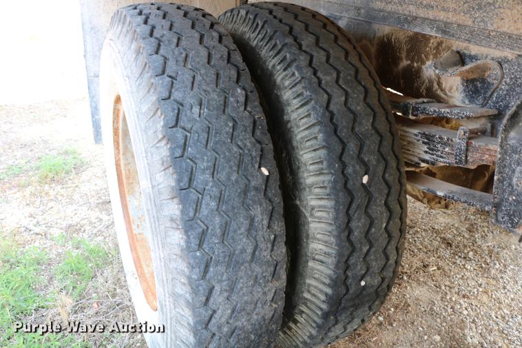 image for item DD4263 1978 Chevrolet C65 grain truck