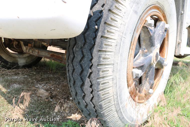 image for item DD4263 1978 Chevrolet C65 grain truck