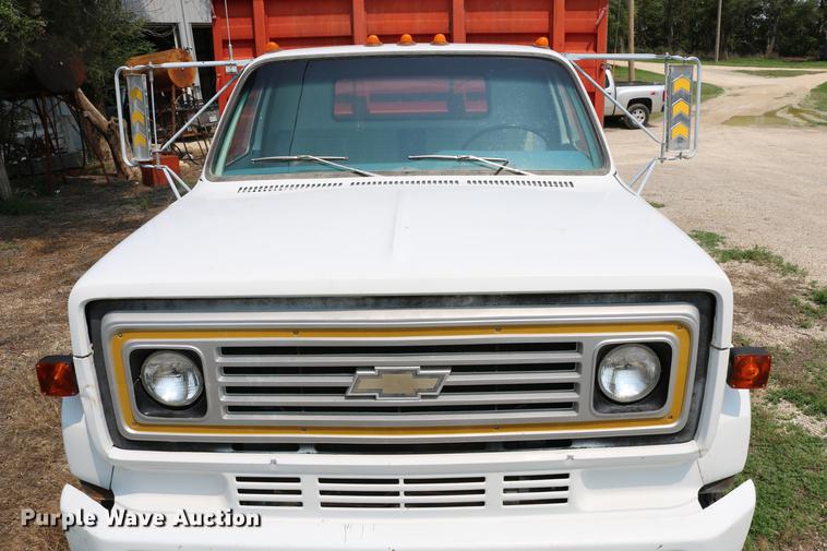 image for item DD4263 1978 Chevrolet C65 grain truck