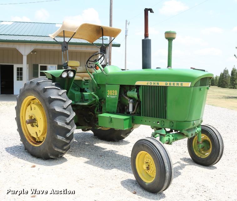 image for item DD4268 1966 John Deere 3020 tractor