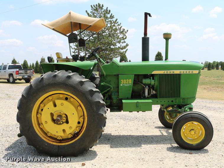 image for item DD4268 1966 John Deere 3020 tractor