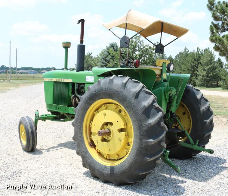 image for item DD4268 1966 John Deere 3020 tractor