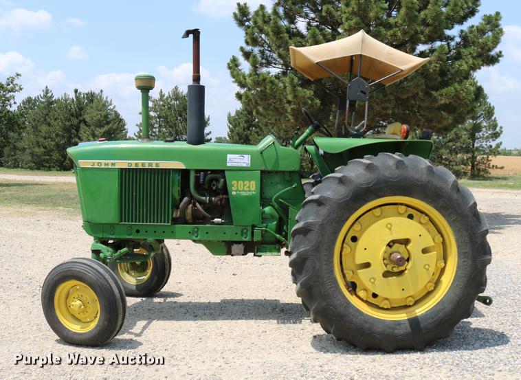 image for item DD4268 1966 John Deere 3020 tractor