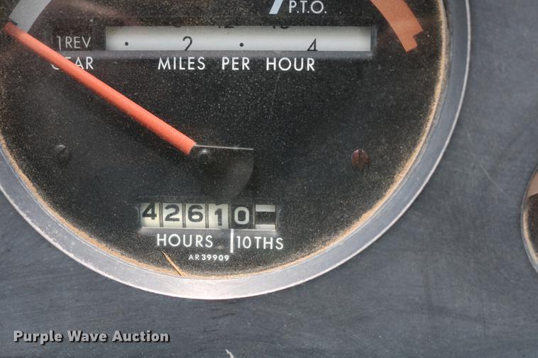 image for item DD4268 1966 John Deere 3020 tractor