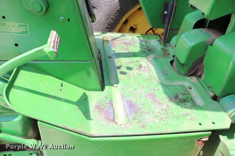 image for item DD4268 1966 John Deere 3020 tractor