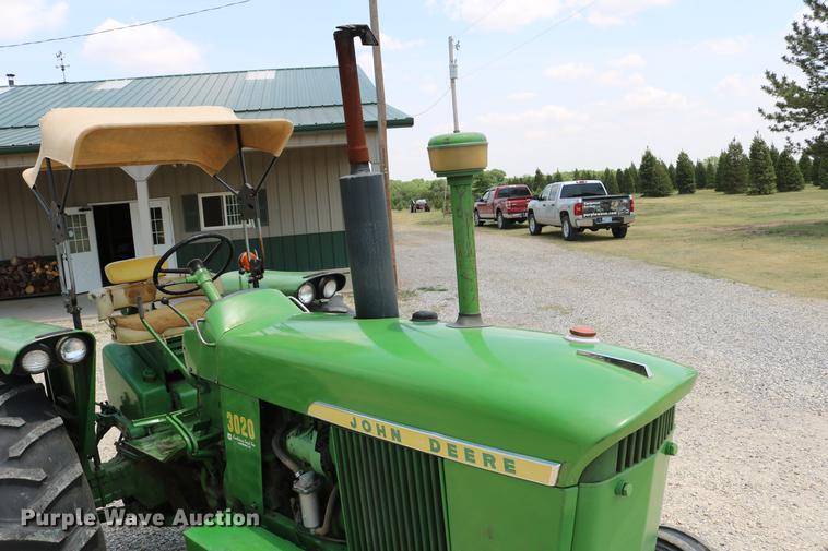 image for item DD4268 1966 John Deere 3020 tractor