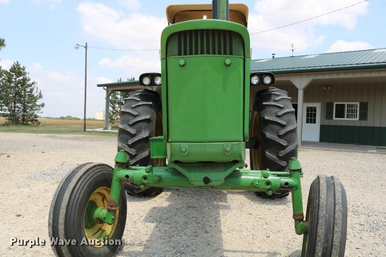 image for item DD4268 1966 John Deere 3020 tractor