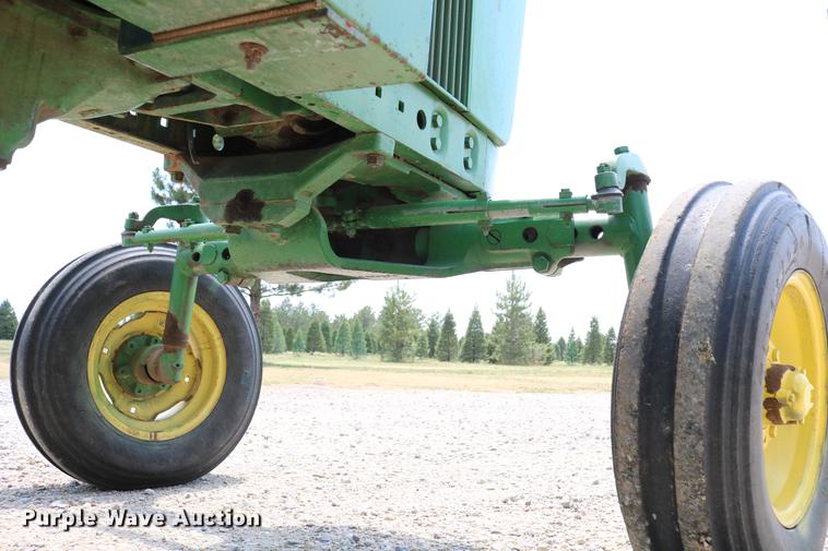 image for item DD4268 1966 John Deere 3020 tractor