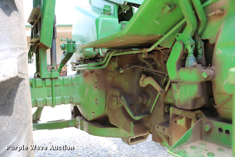 image for item DD4268 1966 John Deere 3020 tractor