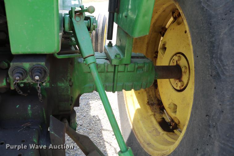 image for item DD4268 1966 John Deere 3020 tractor