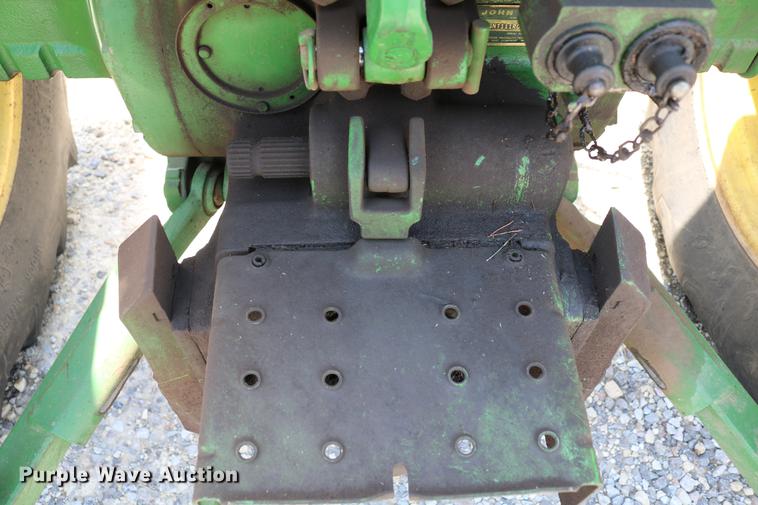 image for item DD4268 1966 John Deere 3020 tractor