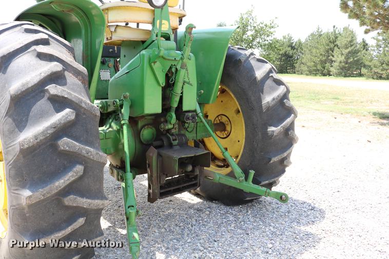 image for item DD4268 1966 John Deere 3020 tractor