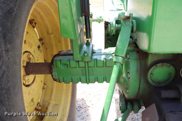 image for item DD4268 1966 John Deere 3020 tractor