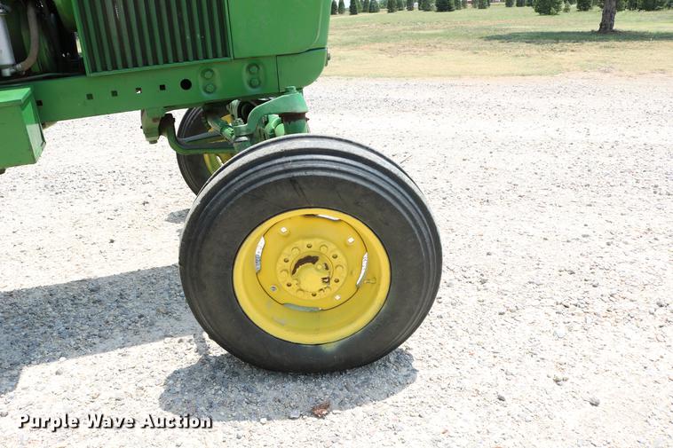 image for item DD4268 1966 John Deere 3020 tractor