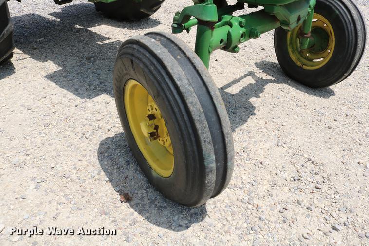 image for item DD4268 1966 John Deere 3020 tractor