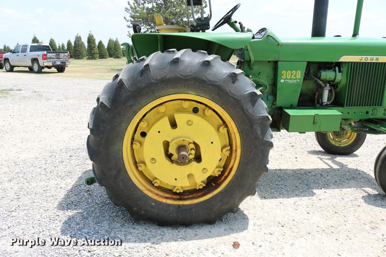 image for item DD4268 1966 John Deere 3020 tractor