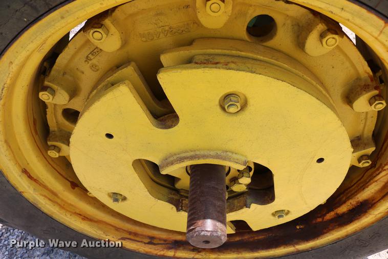 image for item DD4268 1966 John Deere 3020 tractor