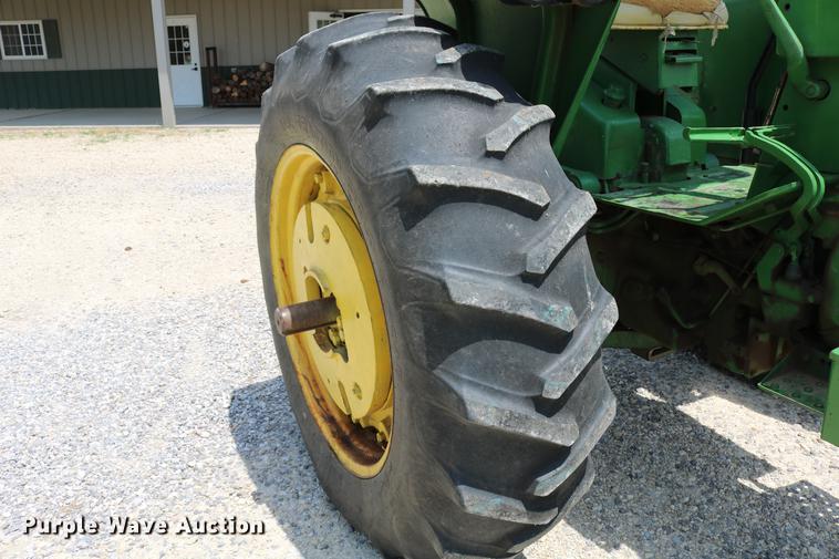 image for item DD4268 1966 John Deere 3020 tractor