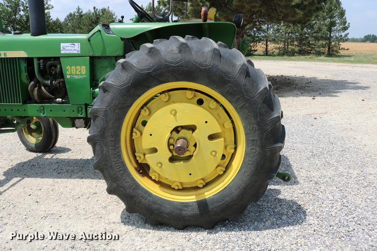 image for item DD4268 1966 John Deere 3020 tractor