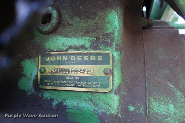 image for item DD4268 1966 John Deere 3020 tractor