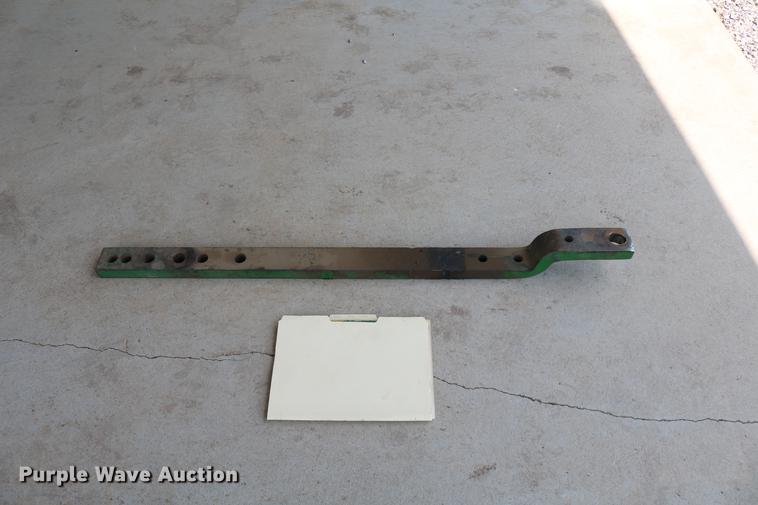 image for item DD4268 1966 John Deere 3020 tractor