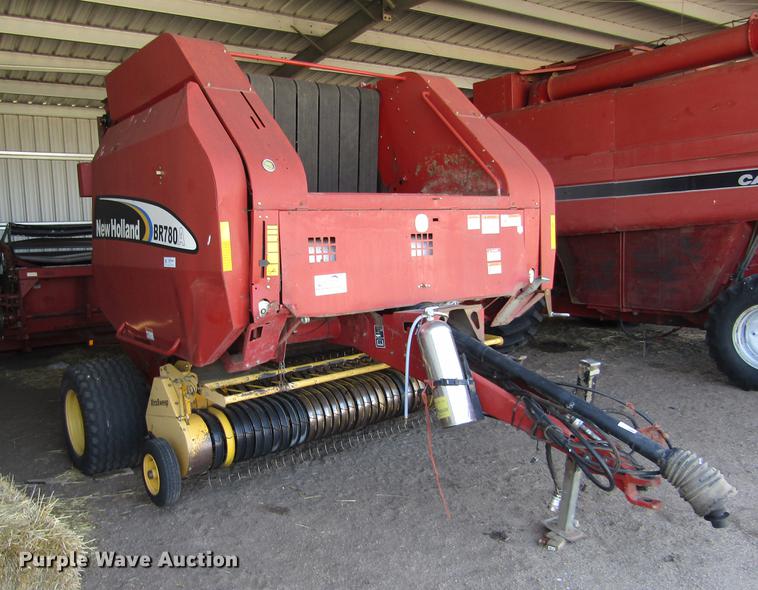 image for item DD5705 2007 New Holland BR780A round baler