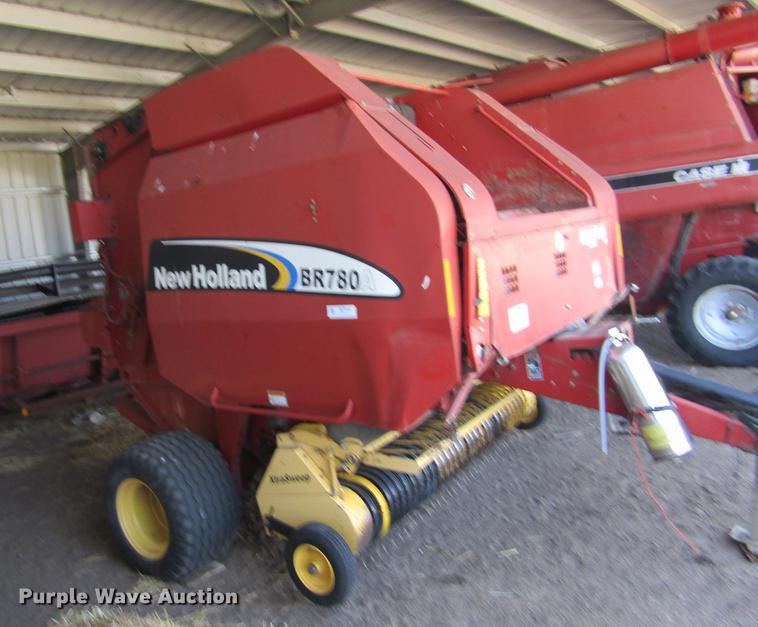 image for item DD5705 2007 New Holland BR780A round baler