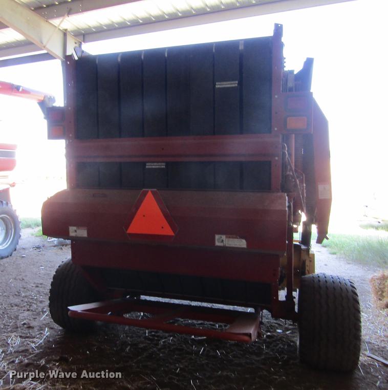 image for item DD5705 2007 New Holland BR780A round baler