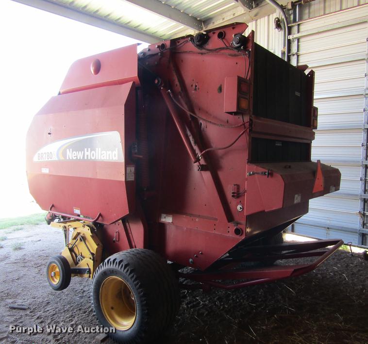 image for item DD5705 2007 New Holland BR780A round baler