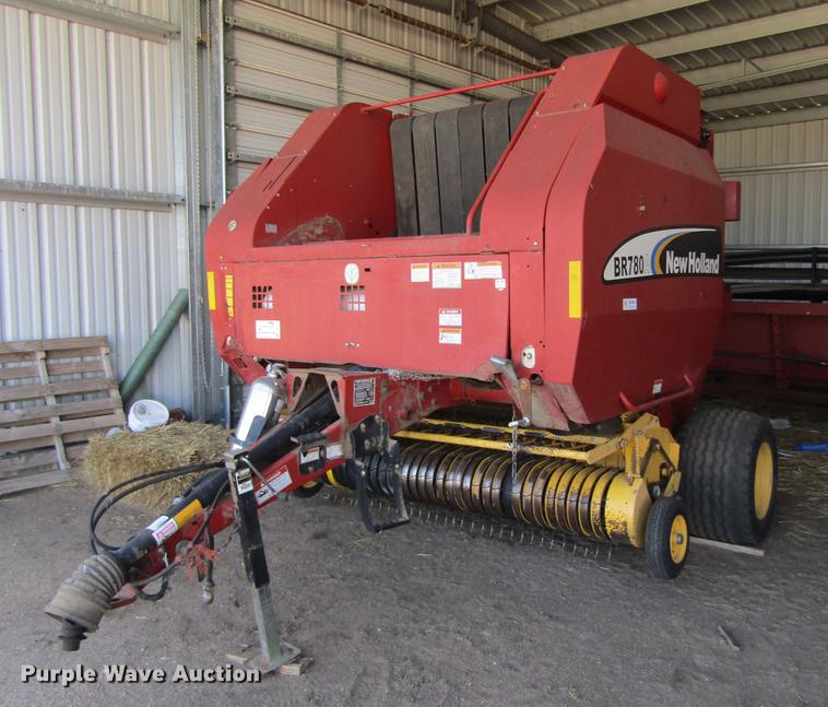 image for item DD5705 2007 New Holland BR780A round baler