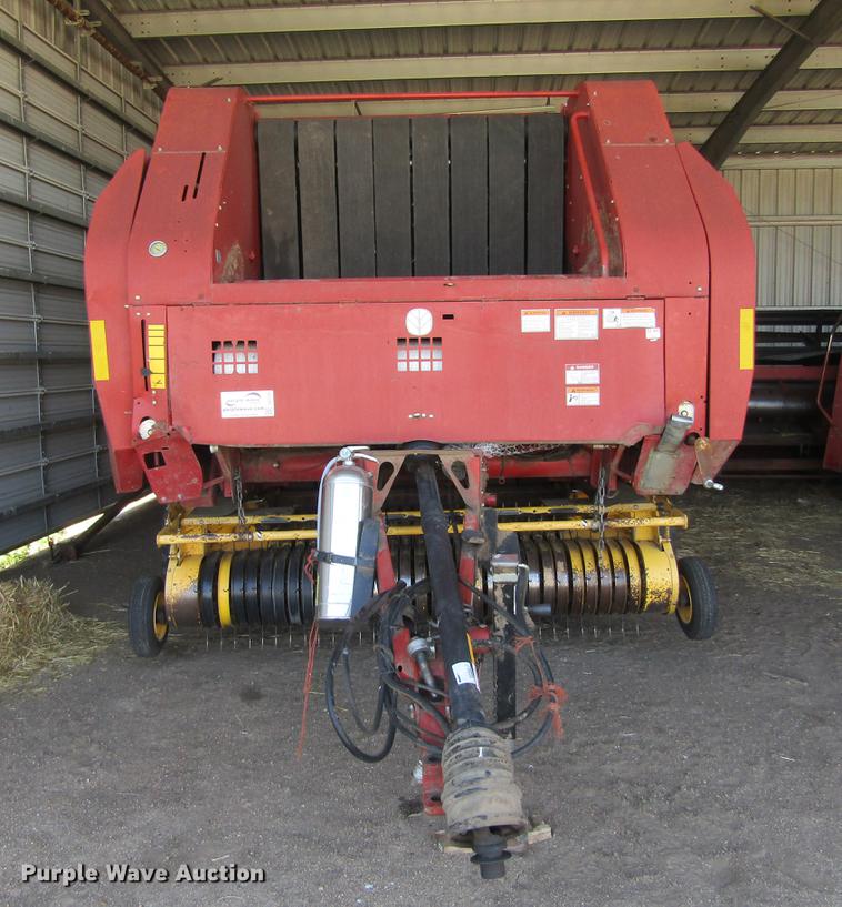 image for item DD5705 2007 New Holland BR780A round baler