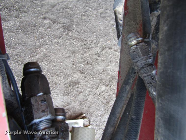 image for item DD5705 2007 New Holland BR780A round baler