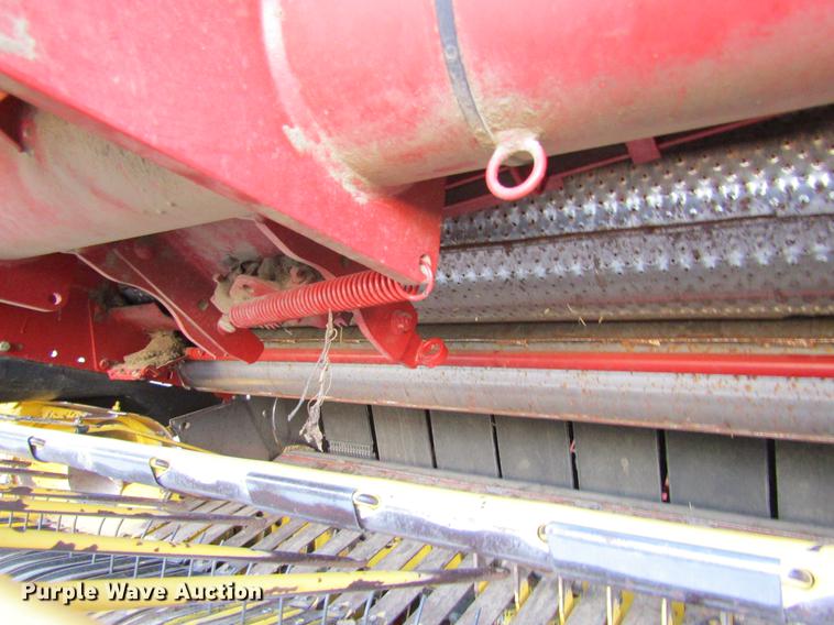 image for item DD5705 2007 New Holland BR780A round baler