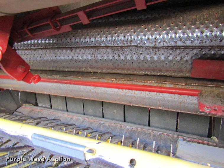 image for item DD5705 2007 New Holland BR780A round baler