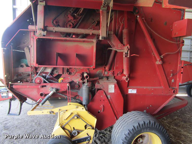 image for item DD5705 2007 New Holland BR780A round baler