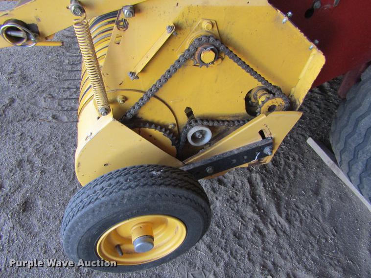 image for item DD5705 2007 New Holland BR780A round baler