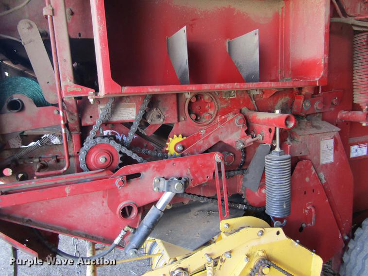 image for item DD5705 2007 New Holland BR780A round baler