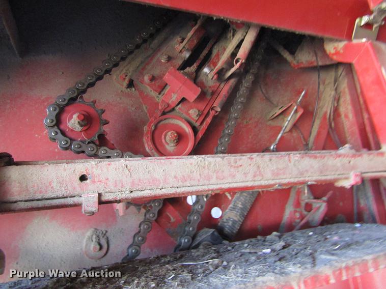 image for item DD5705 2007 New Holland BR780A round baler