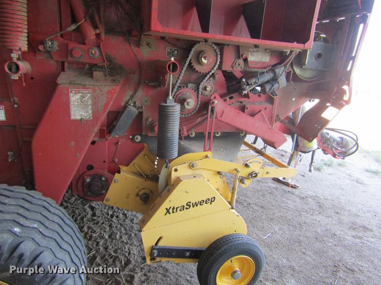 image for item DD5705 2007 New Holland BR780A round baler