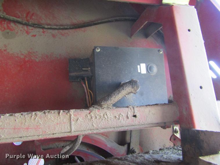 image for item DD5705 2007 New Holland BR780A round baler