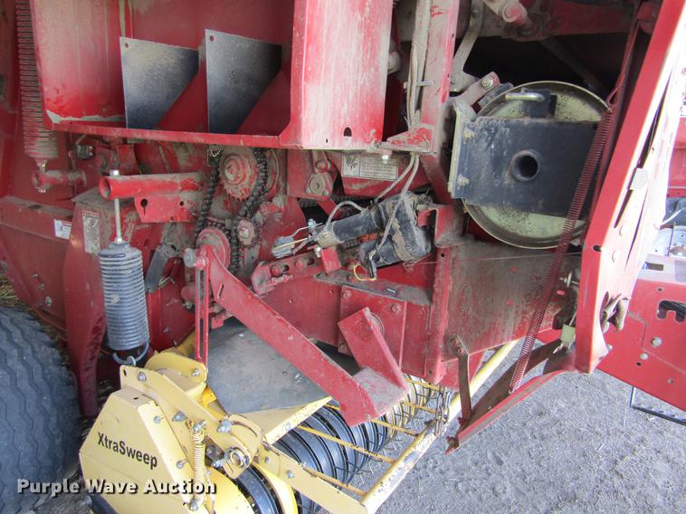 image for item DD5705 2007 New Holland BR780A round baler