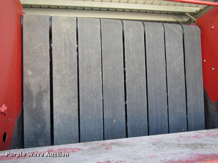 image for item DD5705 2007 New Holland BR780A round baler