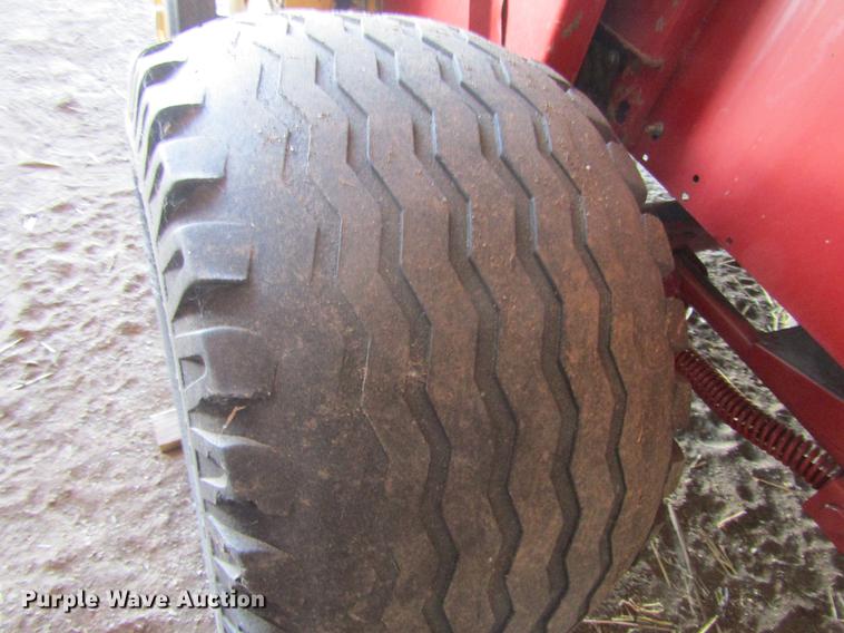 image for item DD5705 2007 New Holland BR780A round baler