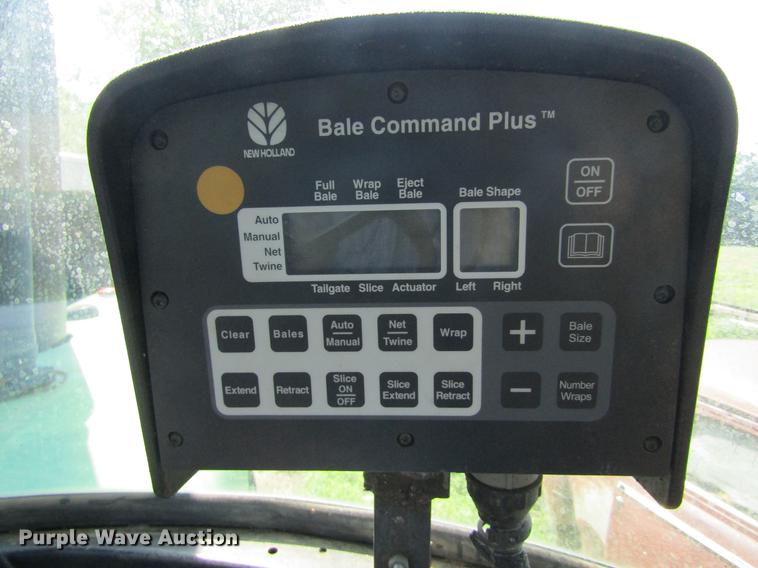 image for item DD5705 2007 New Holland BR780A round baler