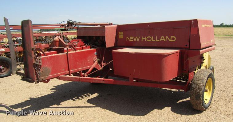 image for item DD5706 New Holland 315 small square baler