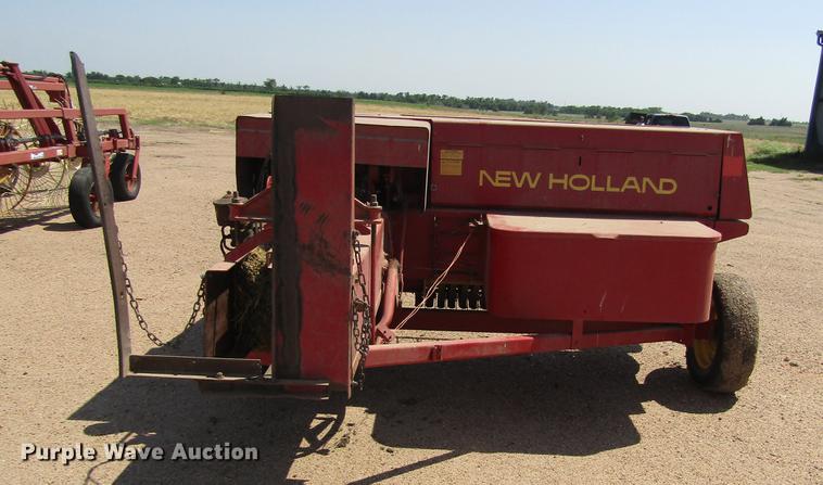 image for item DD5706 New Holland 315 small square baler
