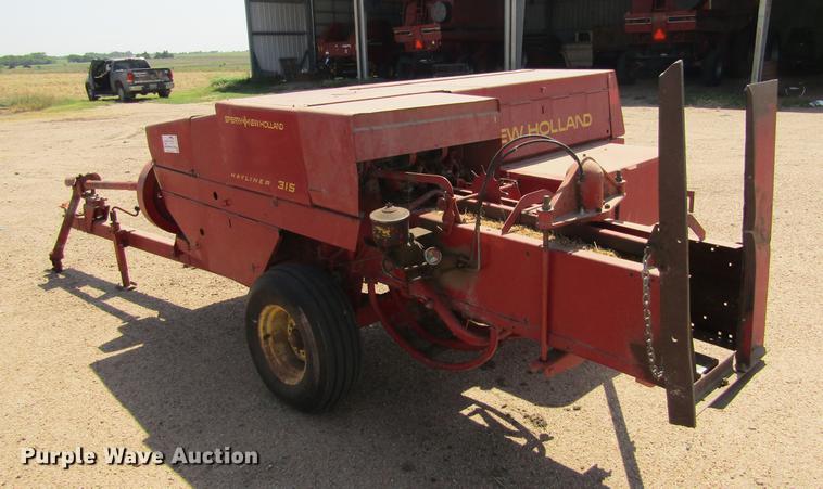 image for item DD5706 New Holland 315 small square baler