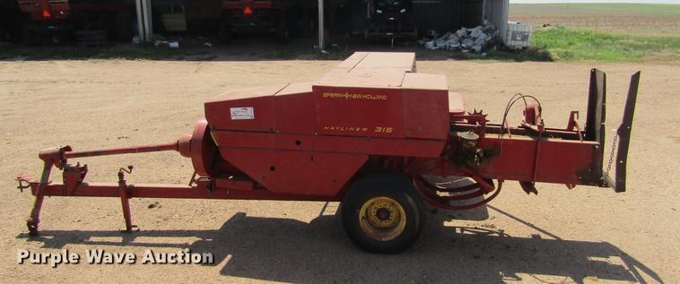 image for item DD5706 New Holland 315 small square baler