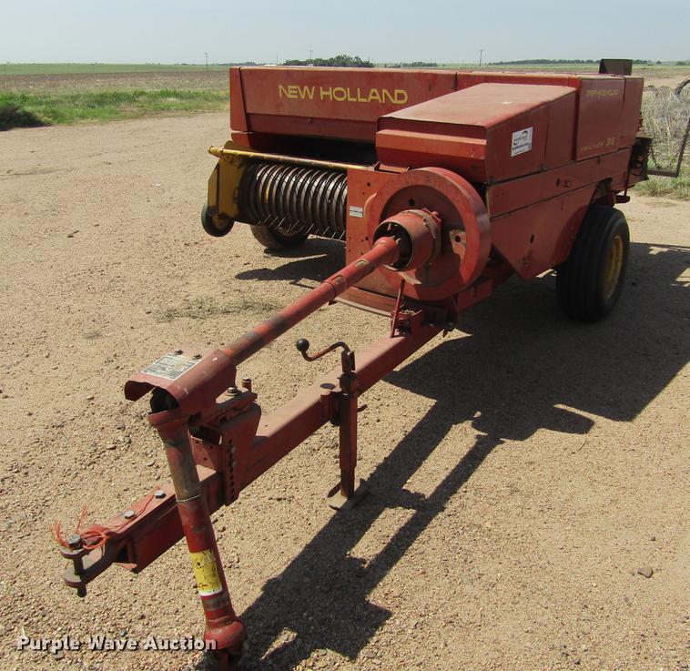image for item DD5706 New Holland 315 small square baler