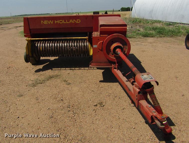 image for item DD5706 New Holland 315 small square baler